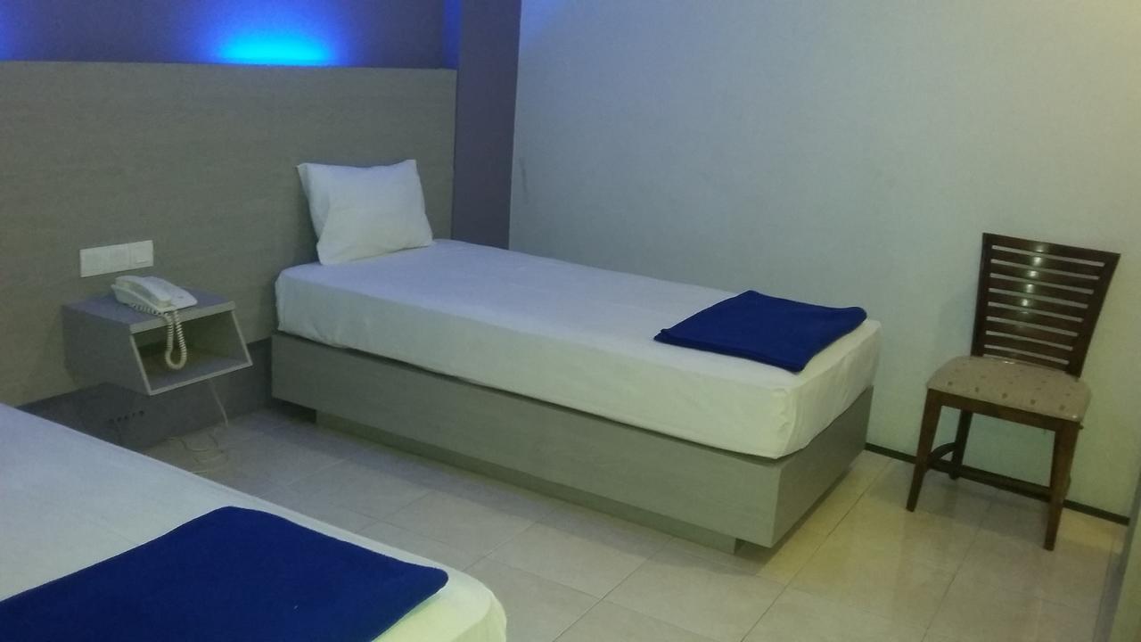 Hotel Kharisma Madiun Zewnętrze zdjęcie