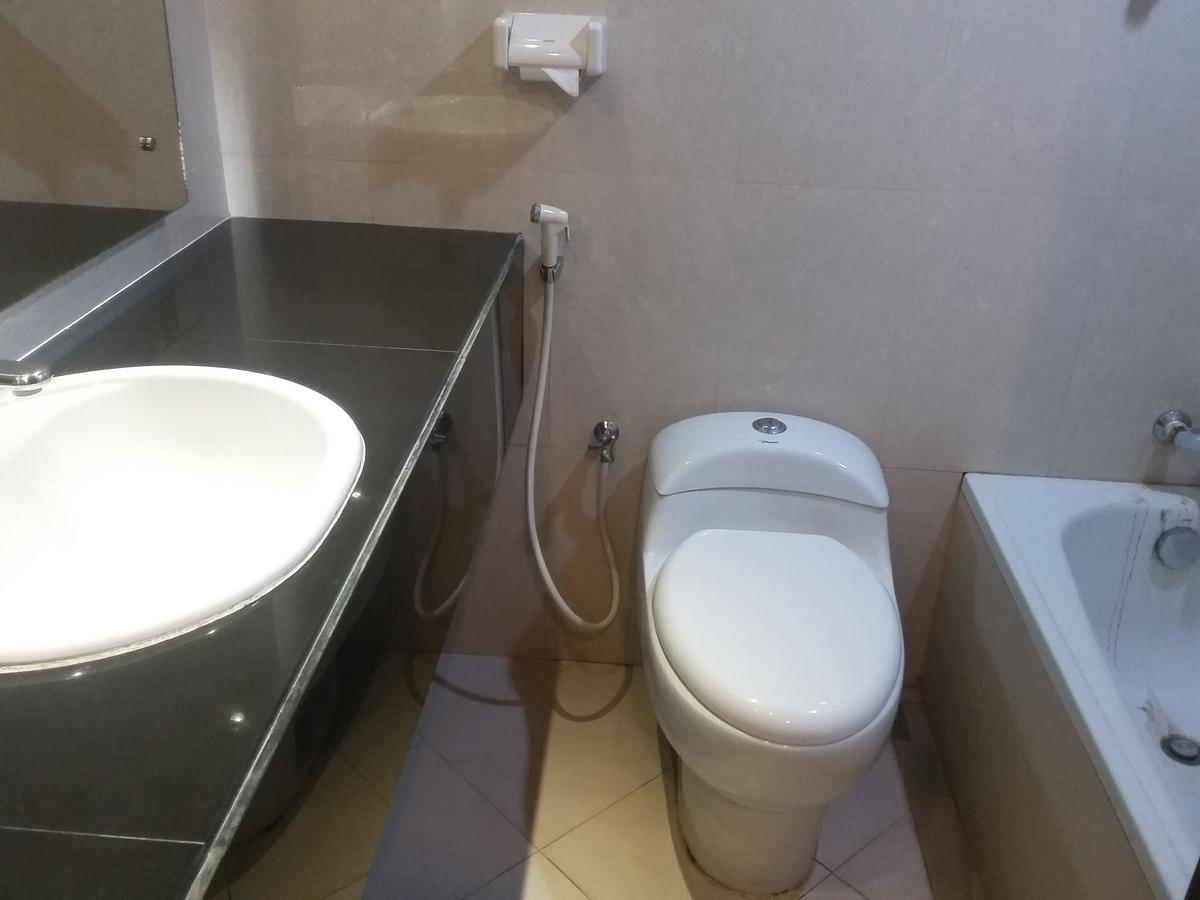 Hotel Kharisma Madiun Zewnętrze zdjęcie