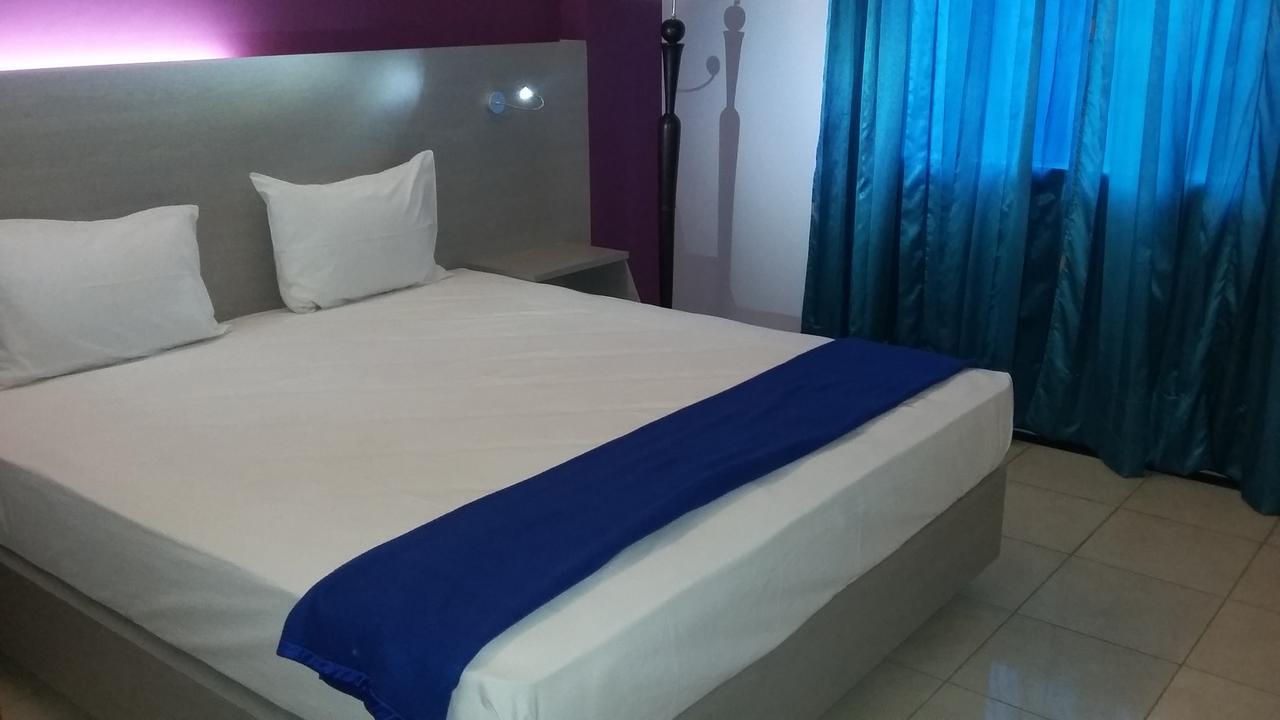 Hotel Kharisma Madiun Zewnętrze zdjęcie