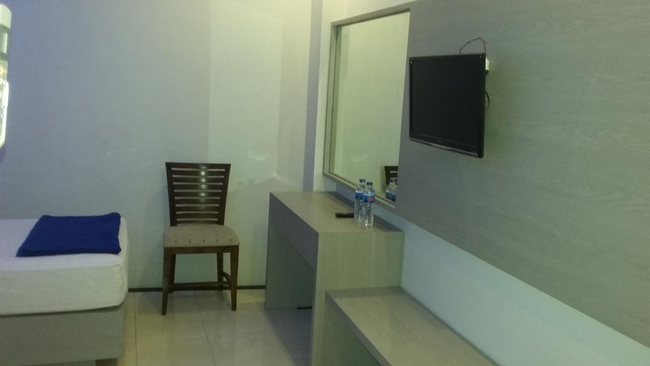Hotel Kharisma Madiun Zewnętrze zdjęcie