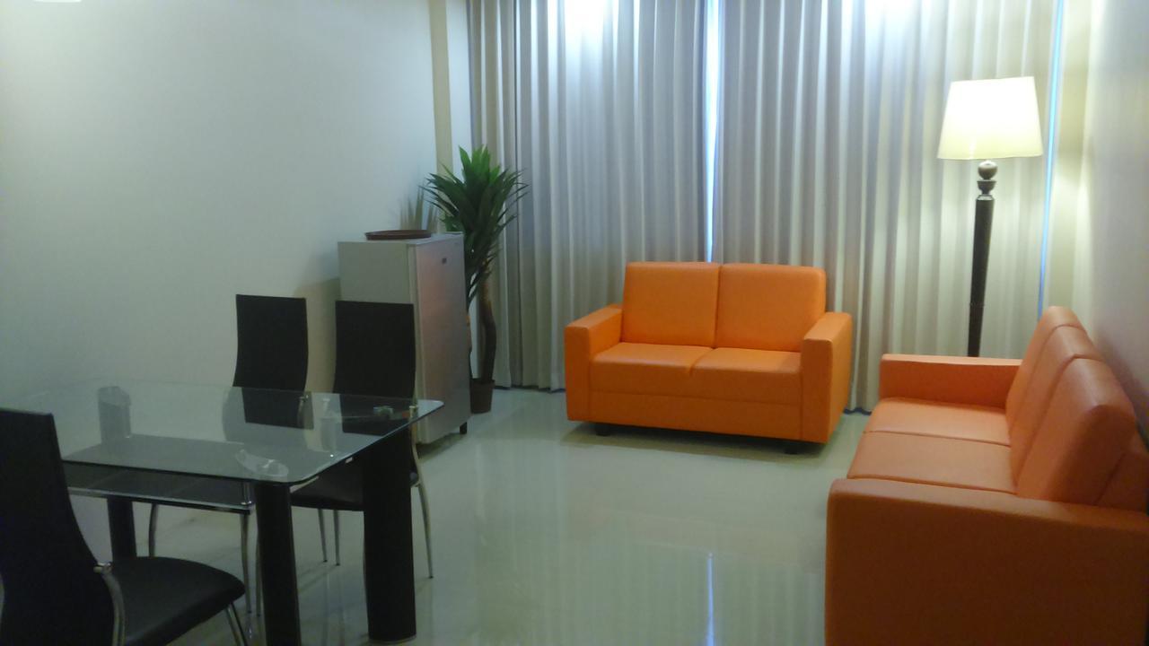 Hotel Kharisma Madiun Zewnętrze zdjęcie