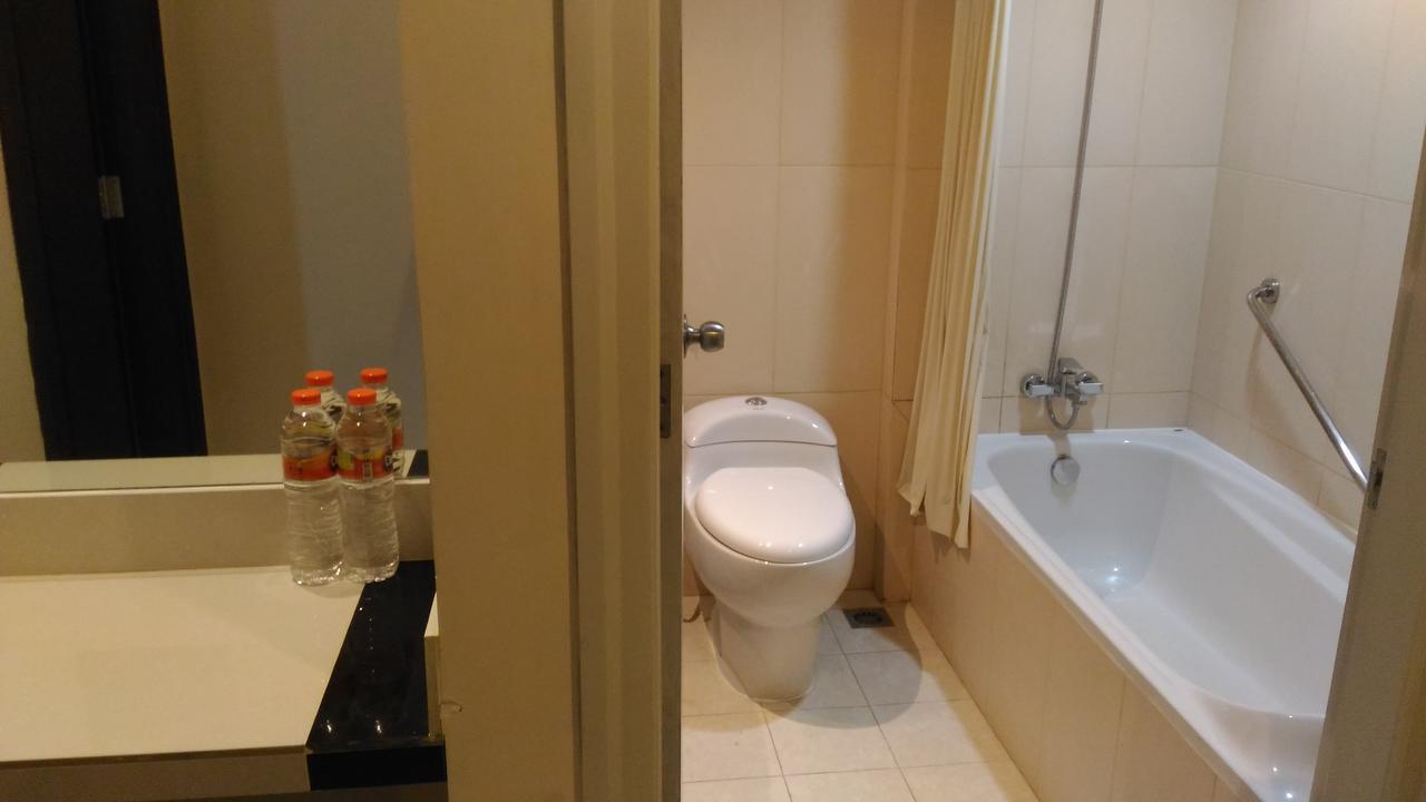 Hotel Kharisma Madiun Zewnętrze zdjęcie