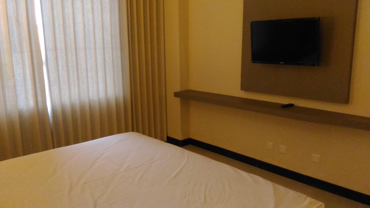 Hotel Kharisma Madiun Zewnętrze zdjęcie