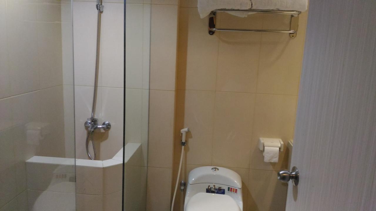 Hotel Kharisma Madiun Zewnętrze zdjęcie