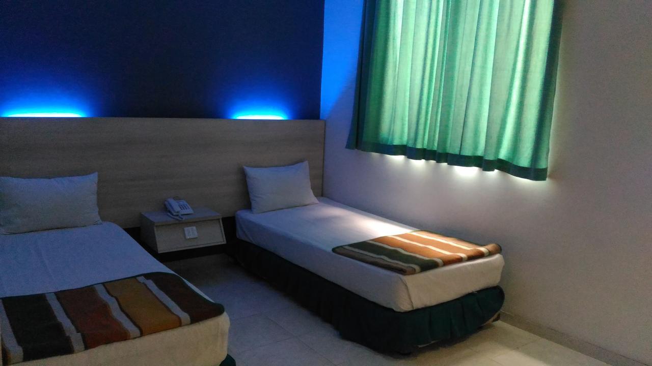 Hotel Kharisma Madiun Zewnętrze zdjęcie