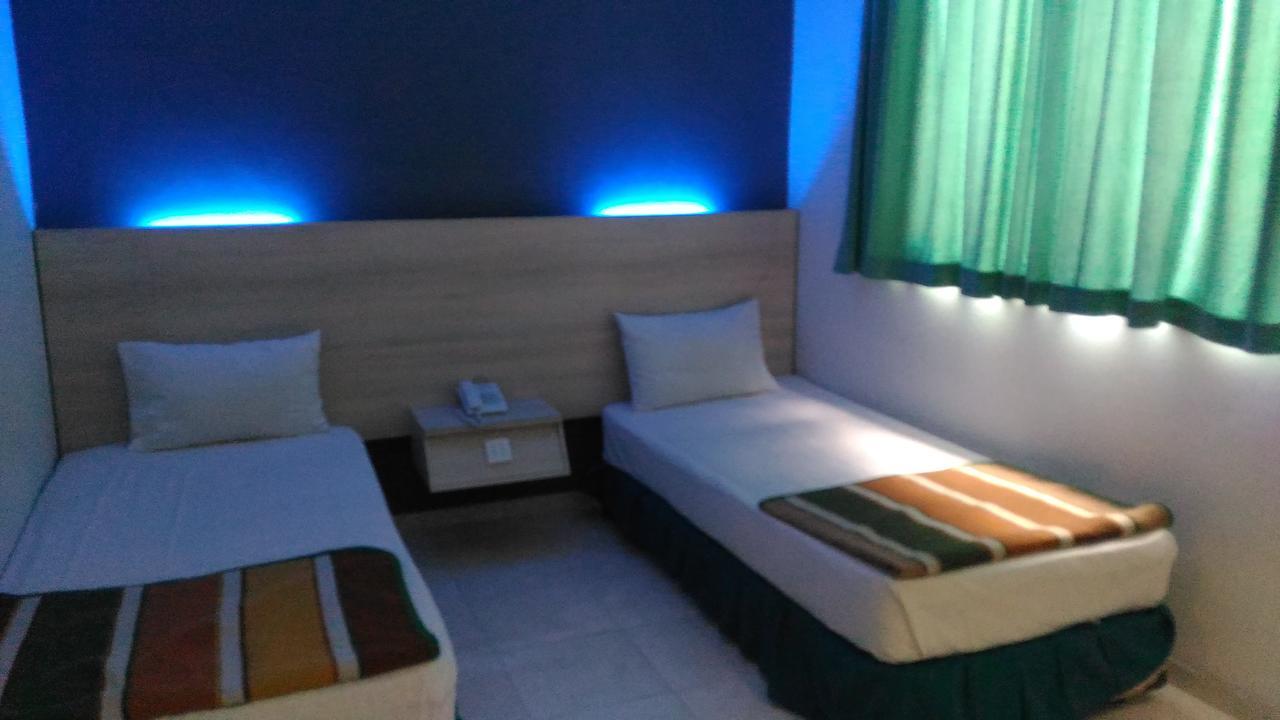 Hotel Kharisma Madiun Zewnętrze zdjęcie