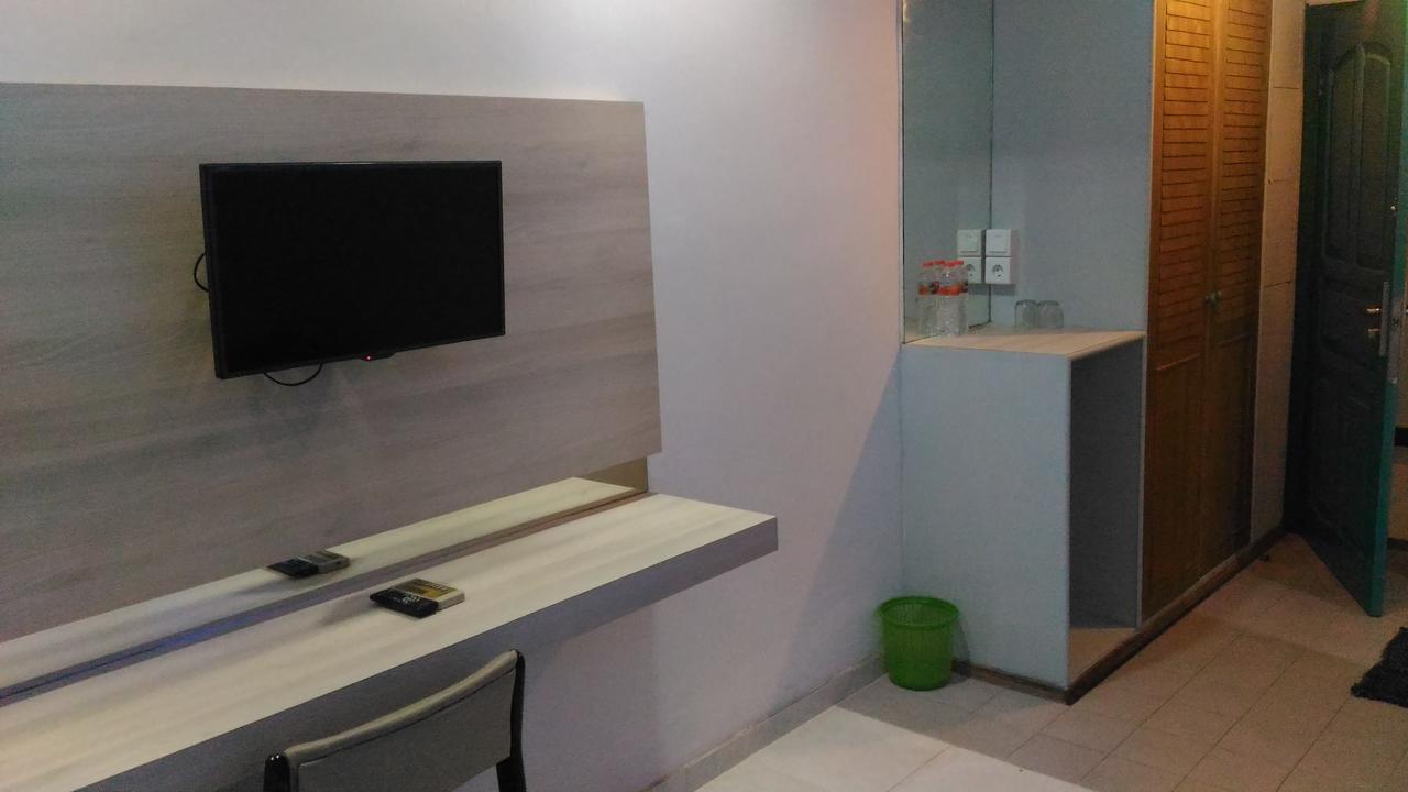 Hotel Kharisma Madiun Zewnętrze zdjęcie