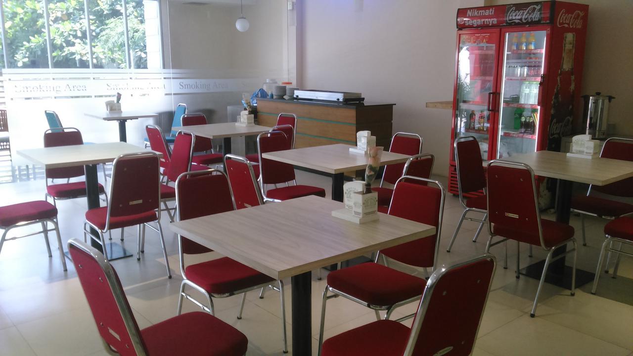 Hotel Kharisma Madiun Zewnętrze zdjęcie