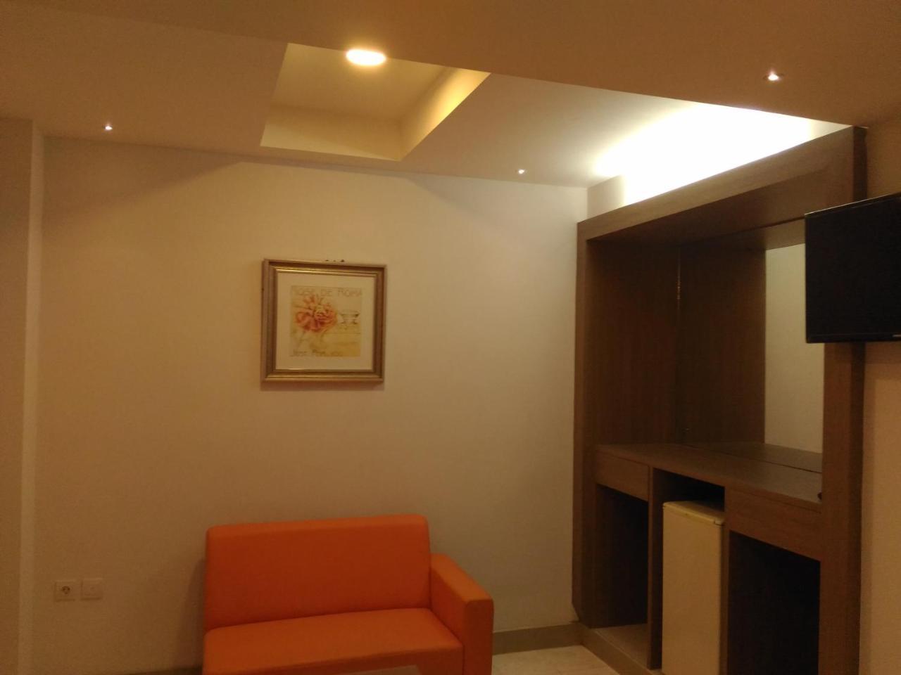 Hotel Kharisma Madiun Zewnętrze zdjęcie