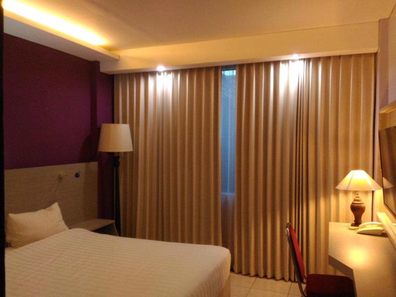 Hotel Kharisma Madiun Zewnętrze zdjęcie