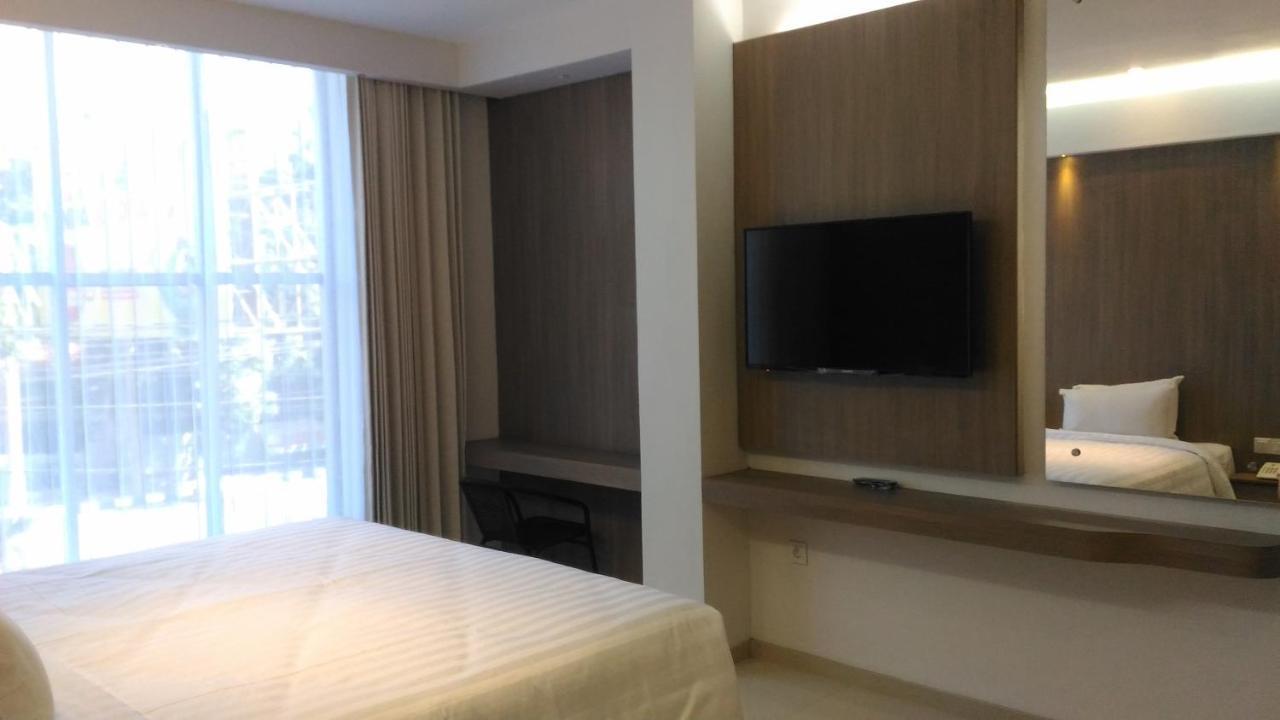 Hotel Kharisma Madiun Zewnętrze zdjęcie