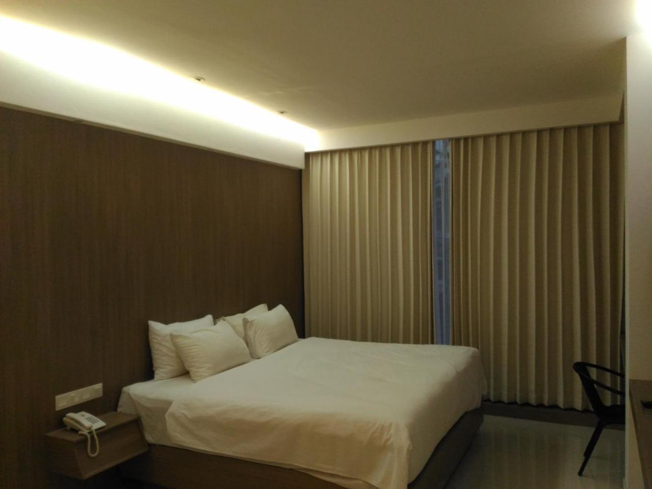 Hotel Kharisma Madiun Zewnętrze zdjęcie