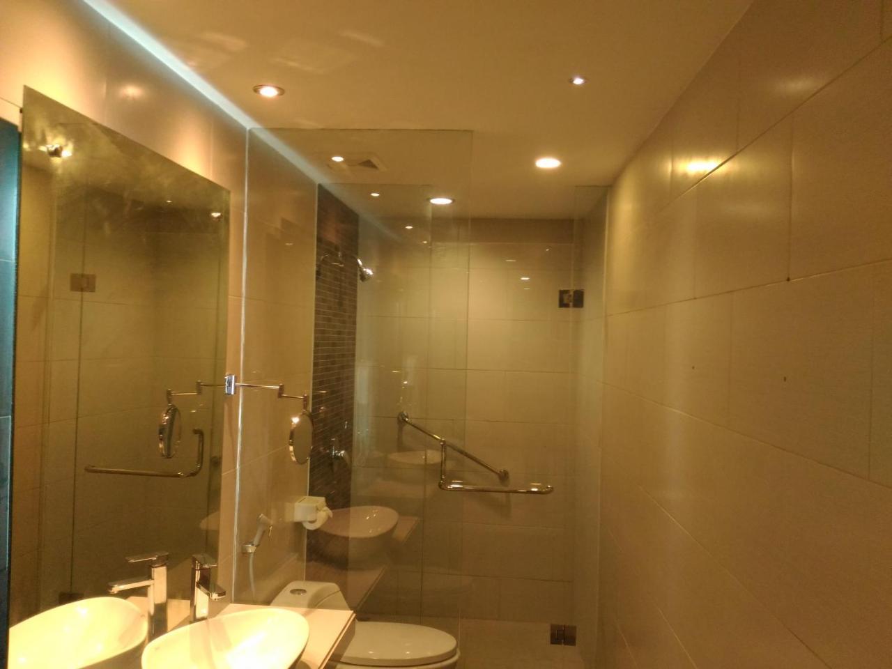 Hotel Kharisma Madiun Zewnętrze zdjęcie