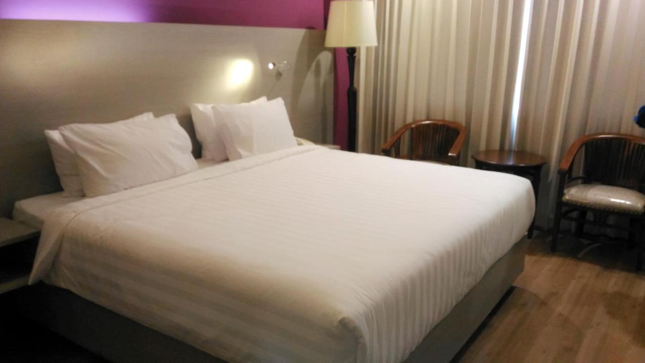 Hotel Kharisma Madiun Zewnętrze zdjęcie