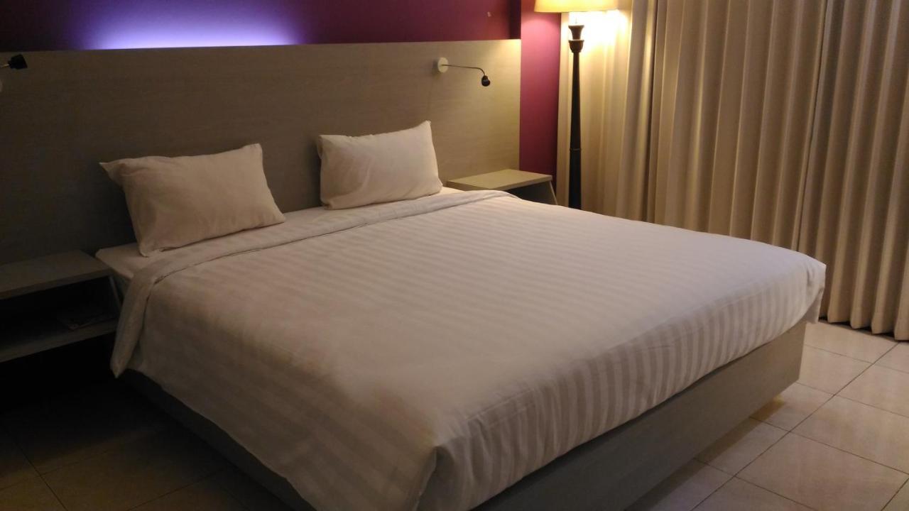 Hotel Kharisma Madiun Zewnętrze zdjęcie